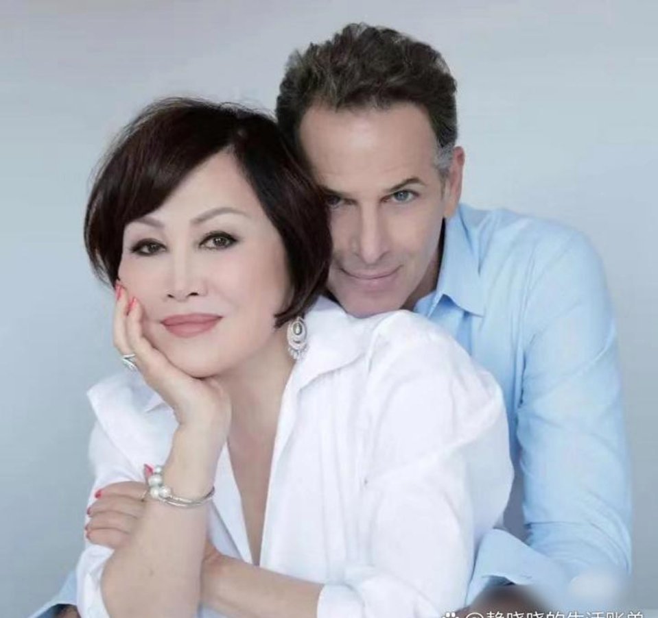 75岁的靳羽西又找了新男友，男友高大帅气，比她小十几岁。 ​​​