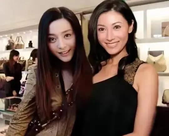 没想到范冰冰也有被比下去的时候！
范冰冰作为中国内地知名女星，
她的容貌出众气场