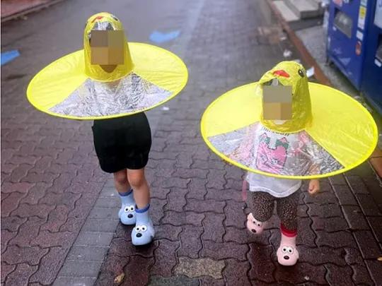 《日本儿童雨衣走红：是雨衣也是雨伞，一物两用，萌翻全网！》

【奇思妙想】近日，