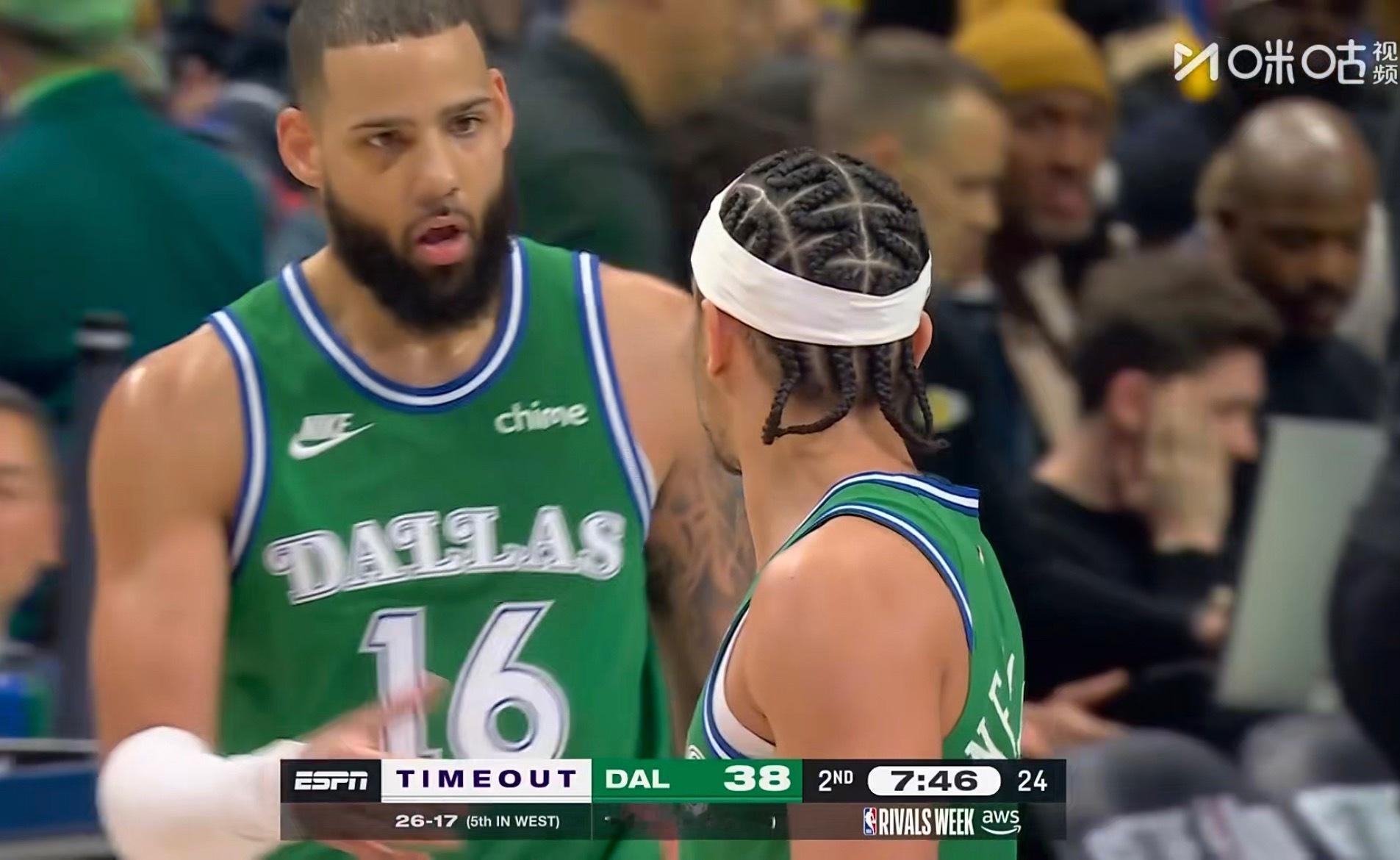 艾顿这有体型优势，好好把握呗。 