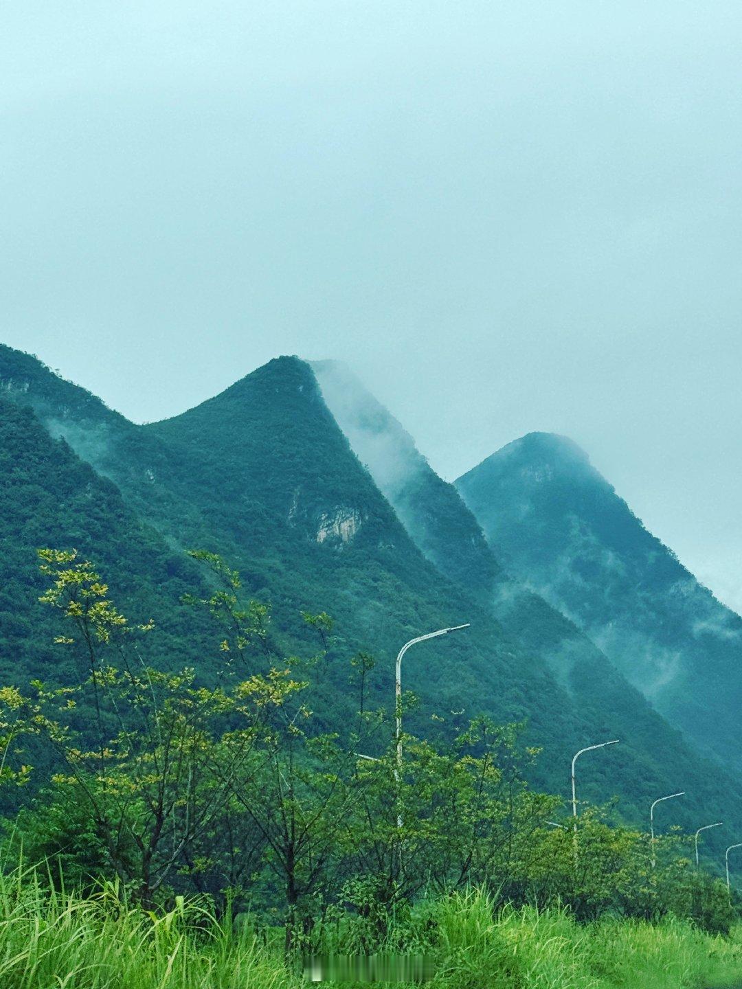 要走出去，到自然中去，到云山之间。人间万事，烟云过眼，重要的是无数个点亮心灵的瞬