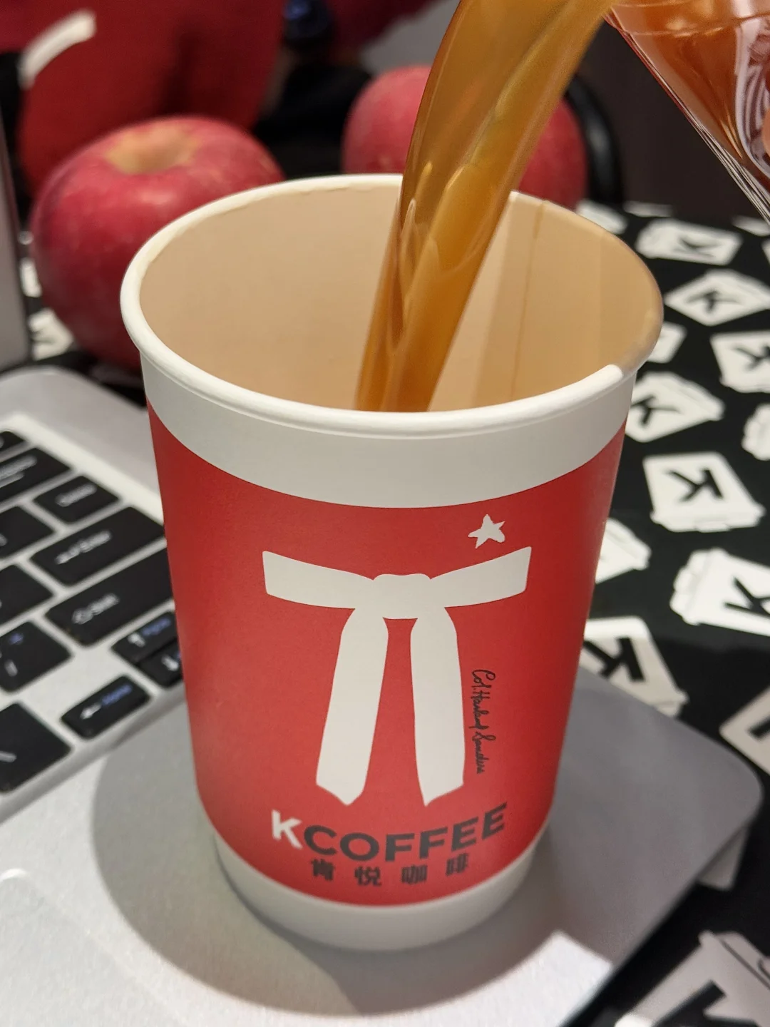 谁还没喝过红苹果热美式啊！！🍎