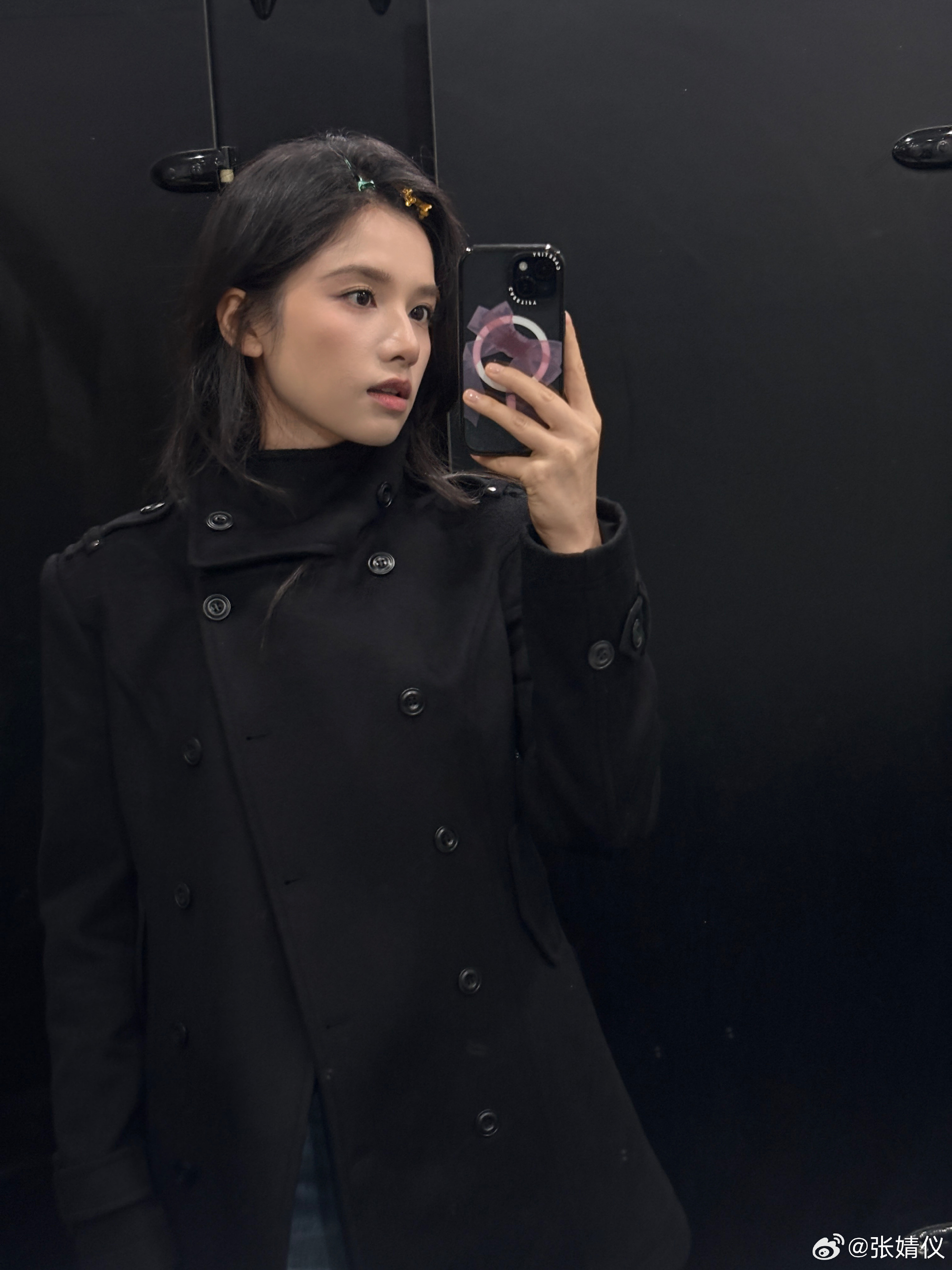 张婧仪 逃跑的一天张婧仪分享生活日常随拍 掉落日常，并配文“逃跑的一天”跑到哪里