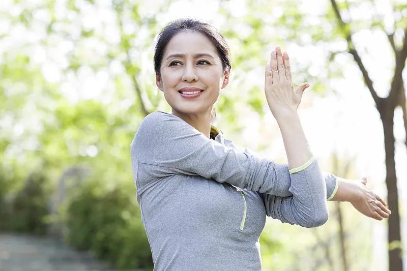 大多数中年人都意识不到在外人眼里自己有多老，都认为自己还很年轻！

想当年我19