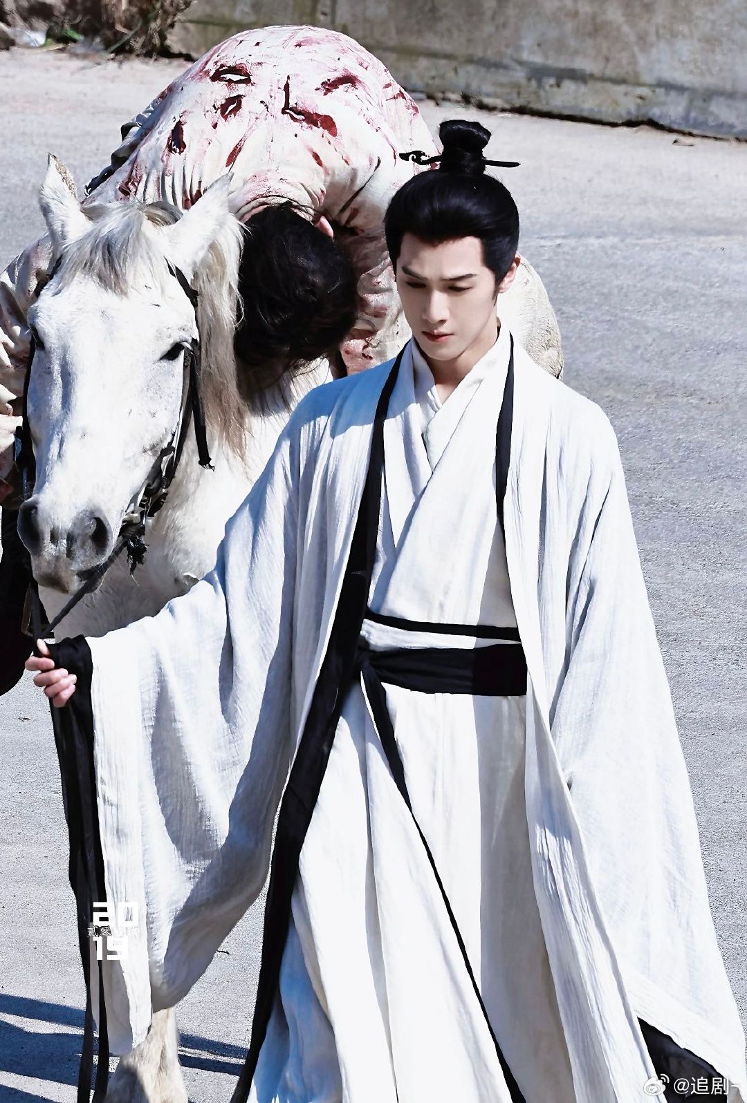 李昀锐老自捞老己 冰湖重生定档0408，李昀锐自捞诸葛玥，网友：这波梗我能笑一年