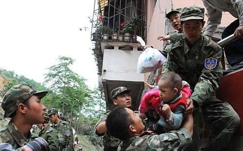 洪灾围困校园！贵港师生绝境迎曙光
 
极端暴雨天气总能猝不及防打破安稳的日常。2