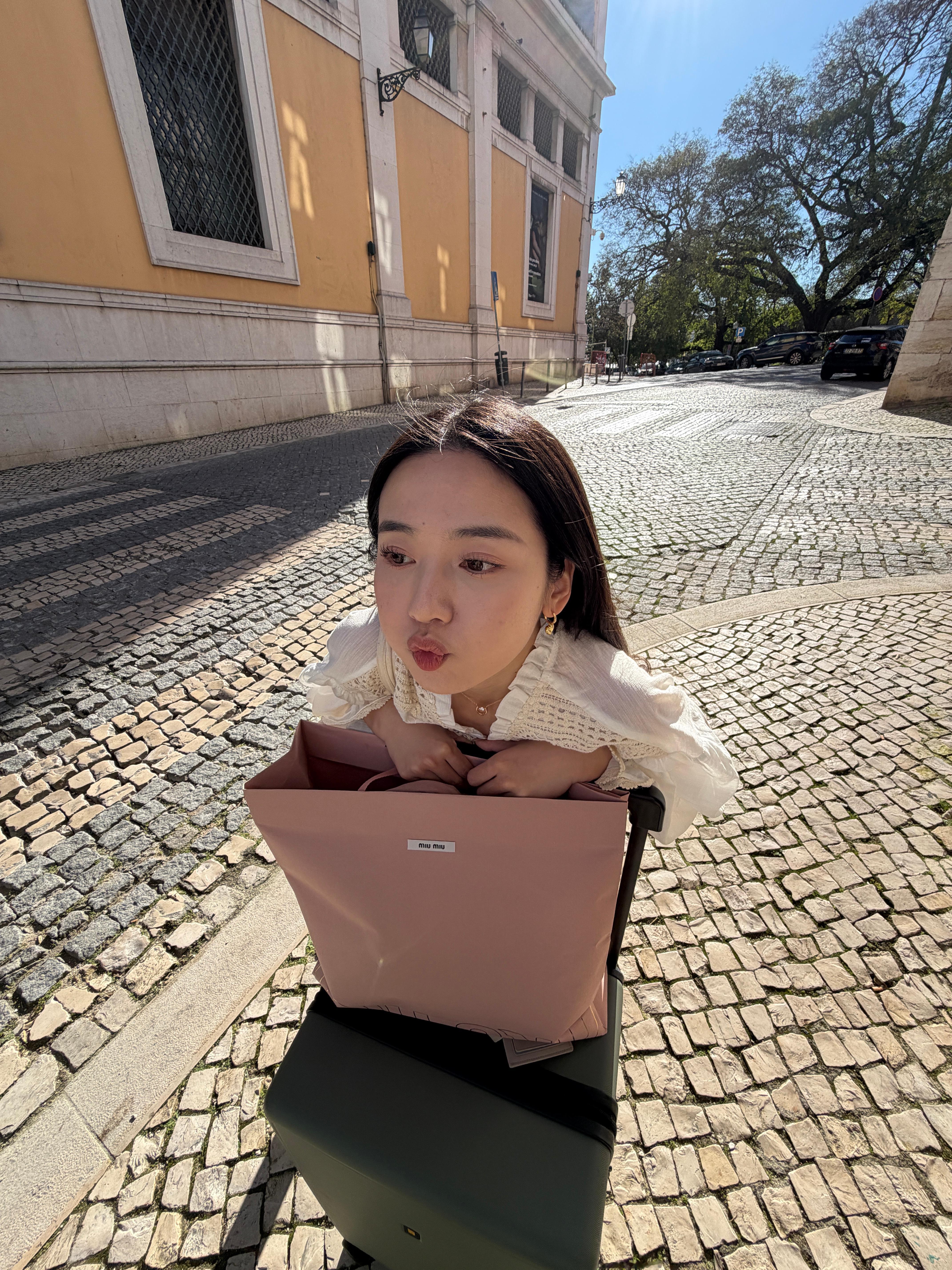 短短几天经历春夏秋冬 太drama了 穿啥的人都有 葡萄牙·里斯本