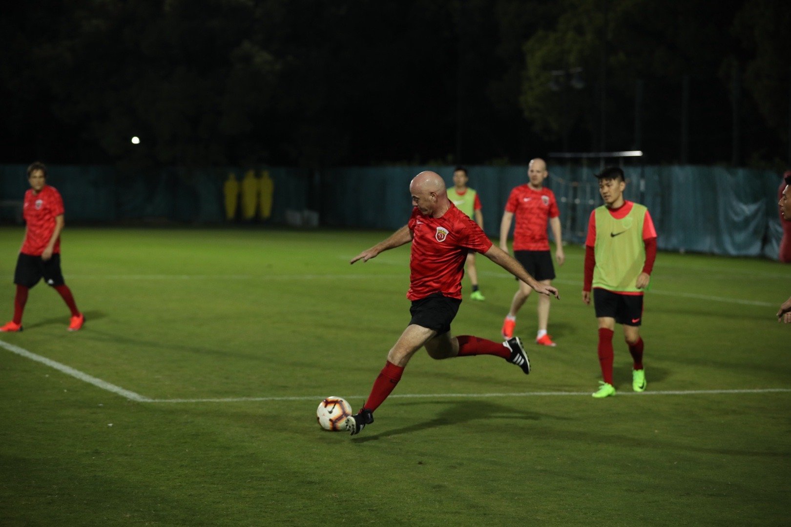 关于因凡蒂诺与海港的缘分、友谊，其实可以从2019年说起。当时，国际足联理事会第