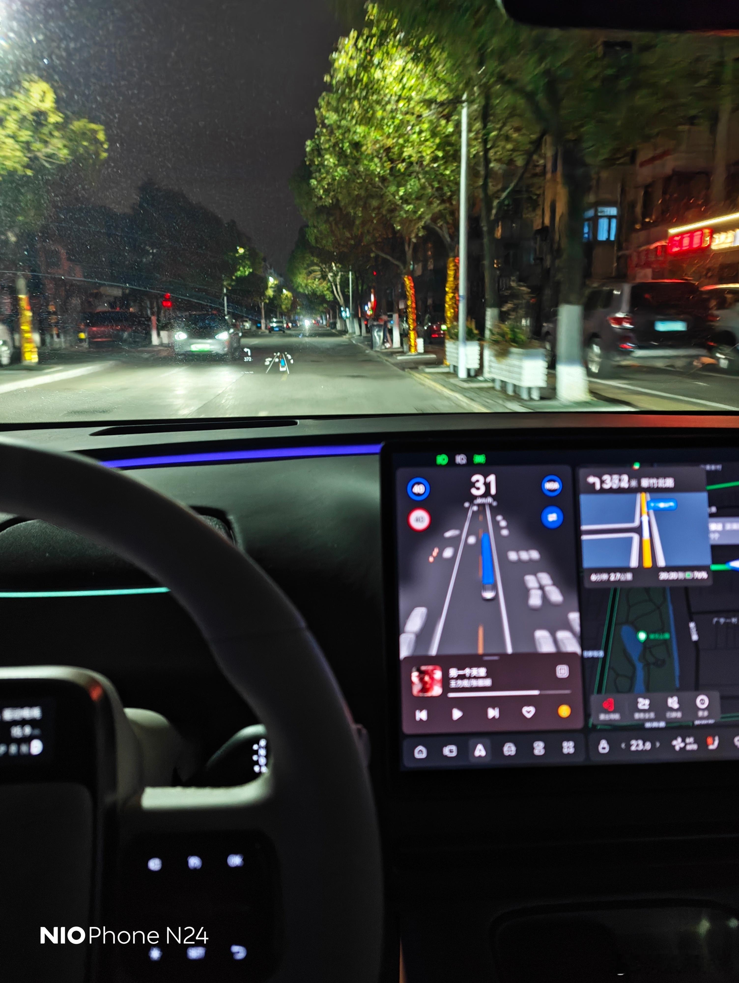 拖到今天才有空体验自己的i6 820版本，体验相当不错，我发现理想的智驾配合他极