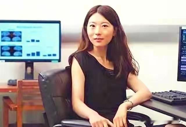 “我宁愿在美国住下水道，捡垃圾、洗盘子也不会回国。谁能想到，说出这句话的人曾经是