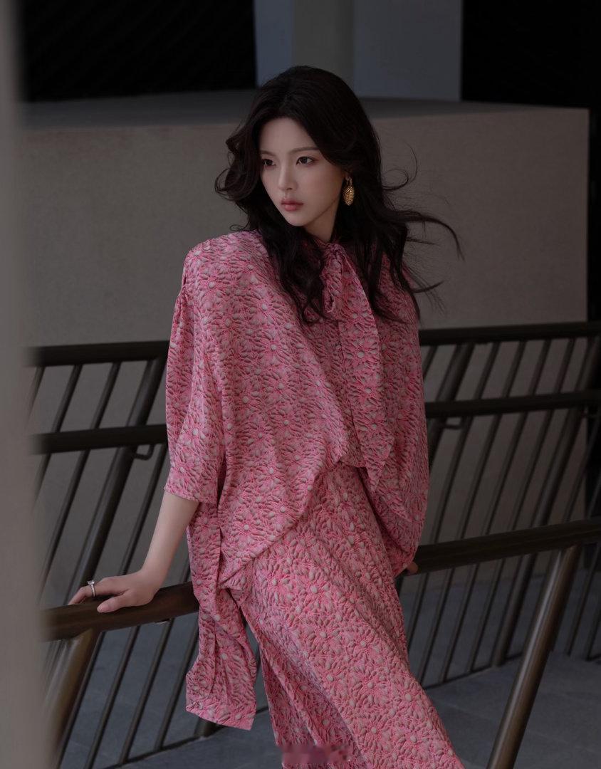 杨超越 