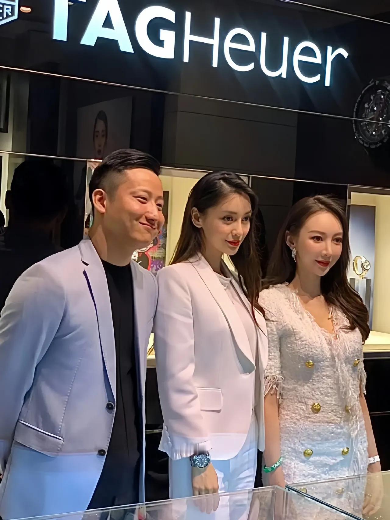 原来黄晓明的前妻和现任曾经同框过，差距太大了，无论从颜值还是气质杨颖都赢了，叶珂