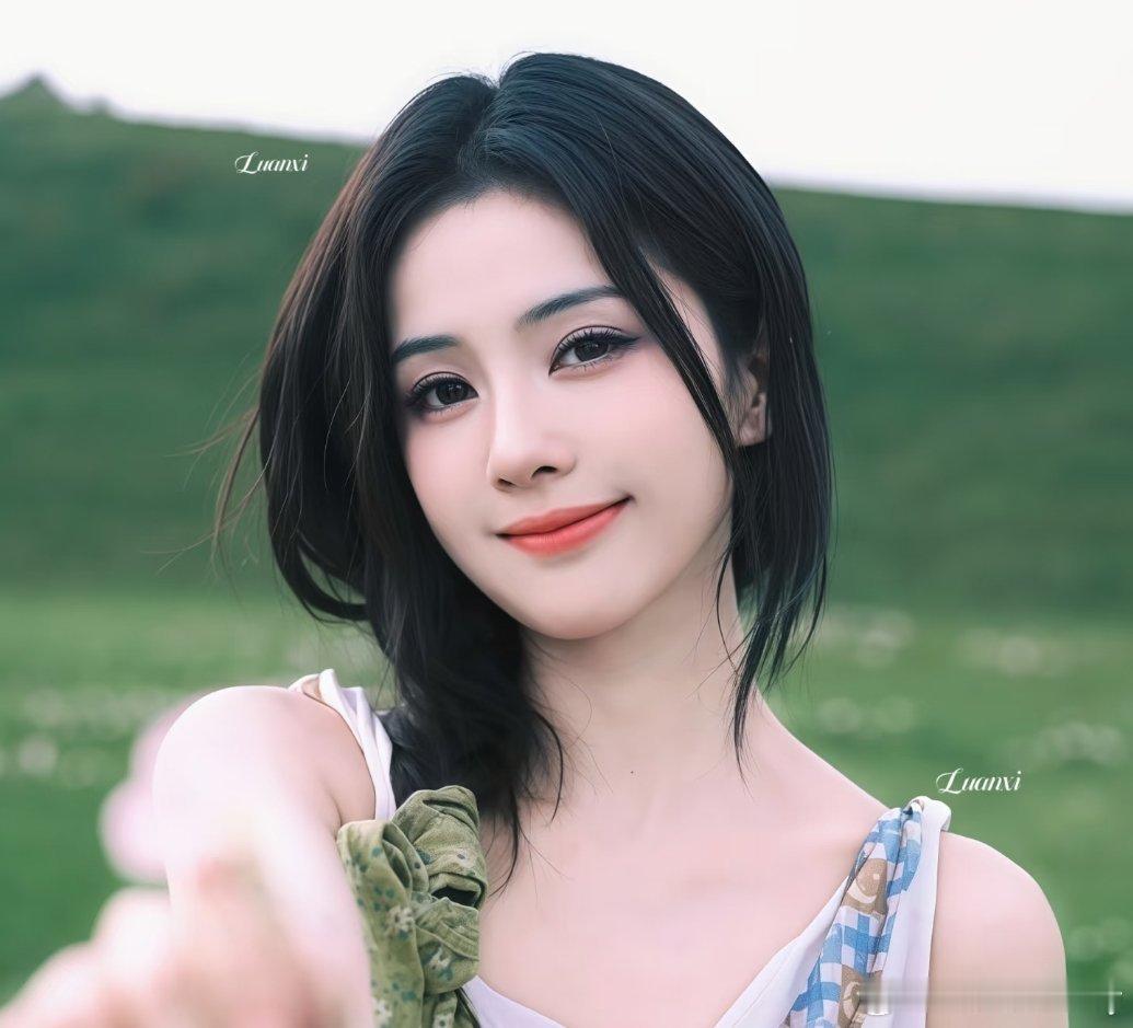 白鹿简介删掉了欢娱当年因为《大王不容易》认识的白鹿，没想到时间居然过那么快，一晃