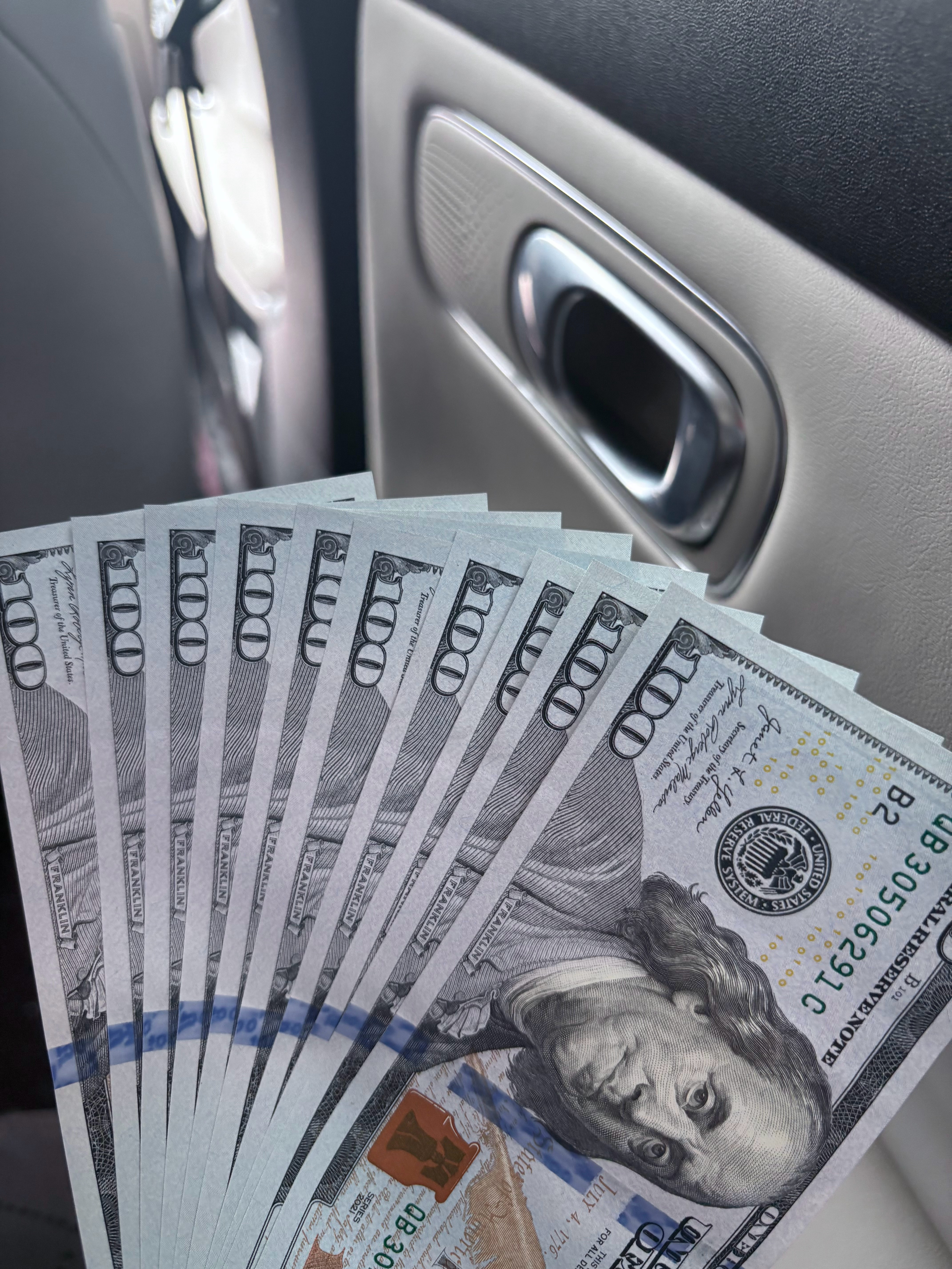 过两天我还得再去取1000美金……因为我的visa卡办不下来……（你不能因为我不