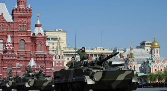 只要中国不动，美国就不敢和俄罗斯直接开战，同样，只要俄罗斯不动，美国也不敢轻易和