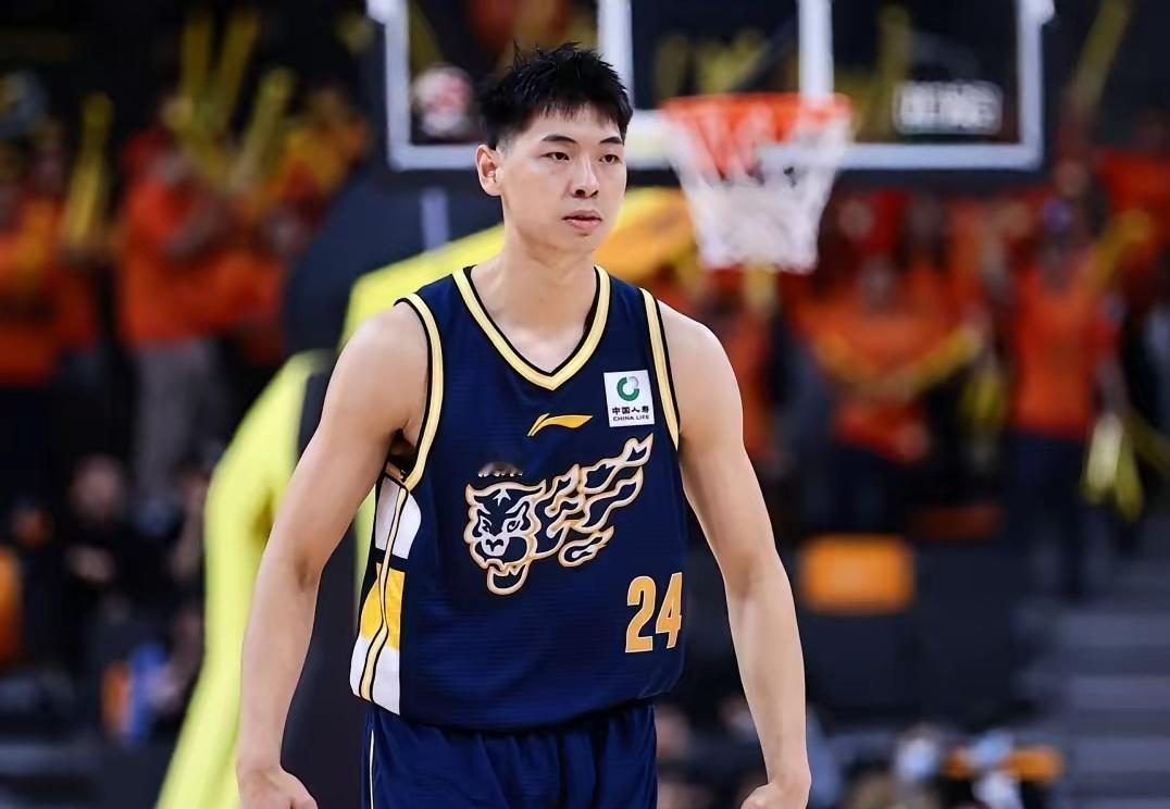 广东宏远G3这场球，谁能想到最后站出来的会是崔永熙？常规赛里他几乎没什么表现机会