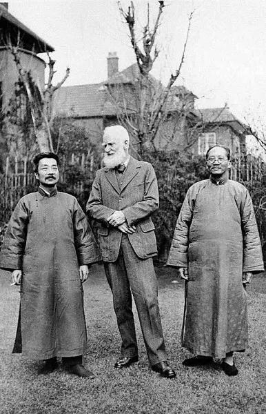 鲁迅先生对于读书有许多深刻而独到的见解。
他强调读书要“博采众家”，不能只局限于