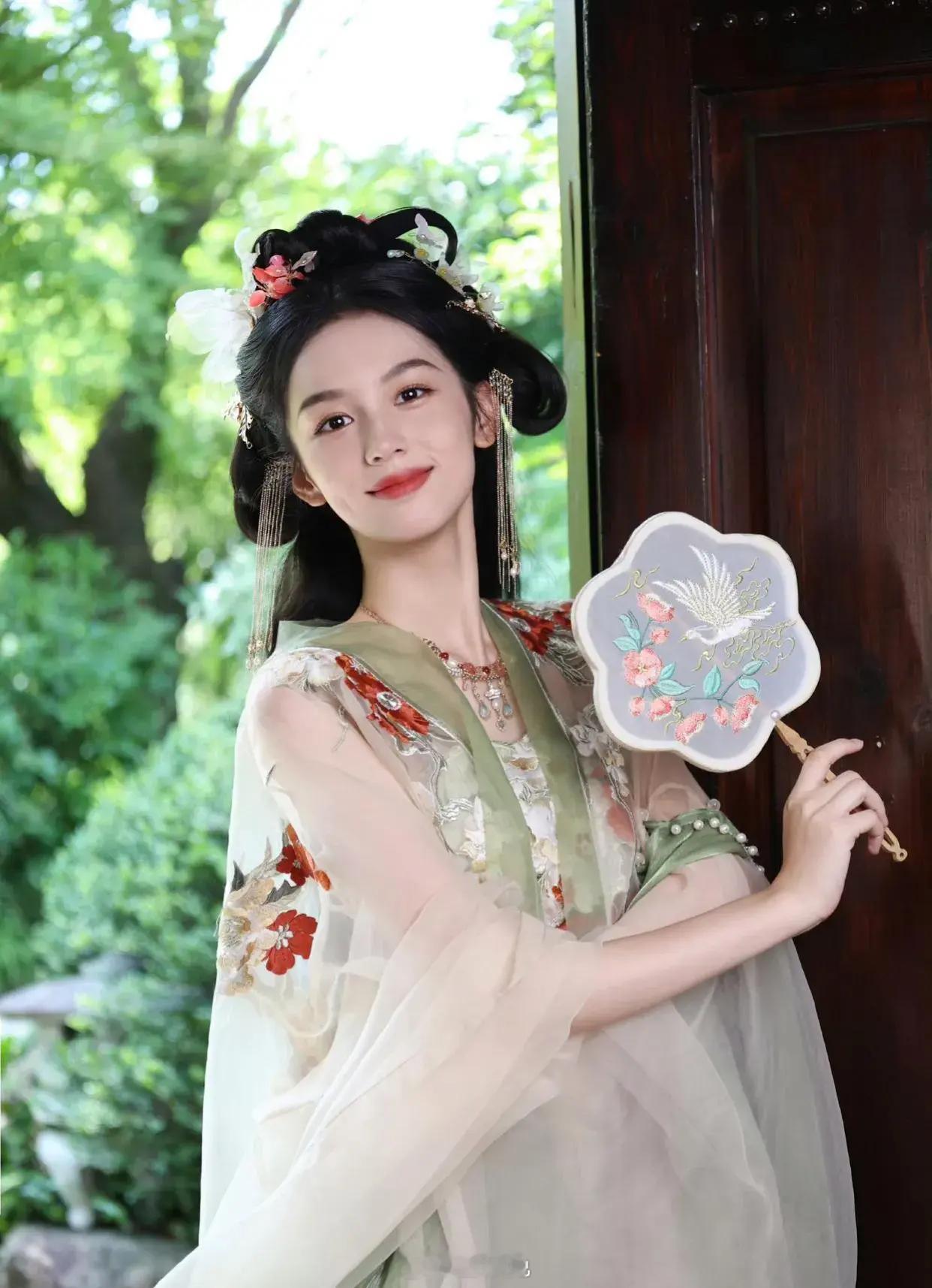 女明星们不同风格的古风写真，你们觉得谁最有古典韵味？ ​​​