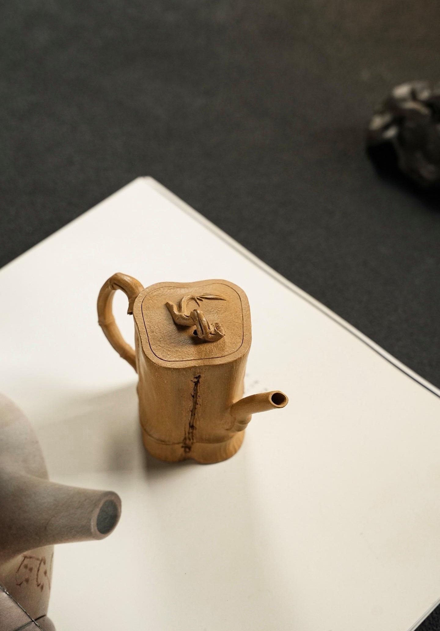 大号昨天一堆问要不要减仓的，今天一堆喊能不能买。人这东西远则亲，近则疏。底部天天