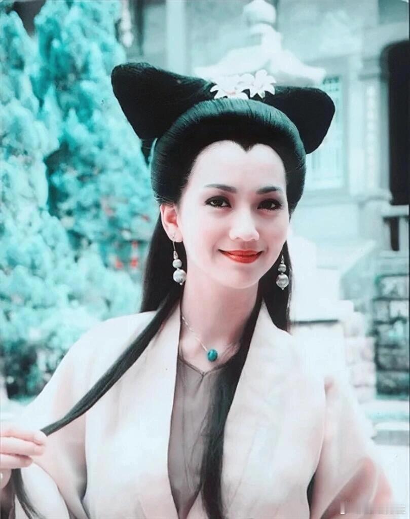 这才是真正的东方古典美人 赵雅芝的古典美太戳心！一颦一笑都撩动人心，满是东方韵味