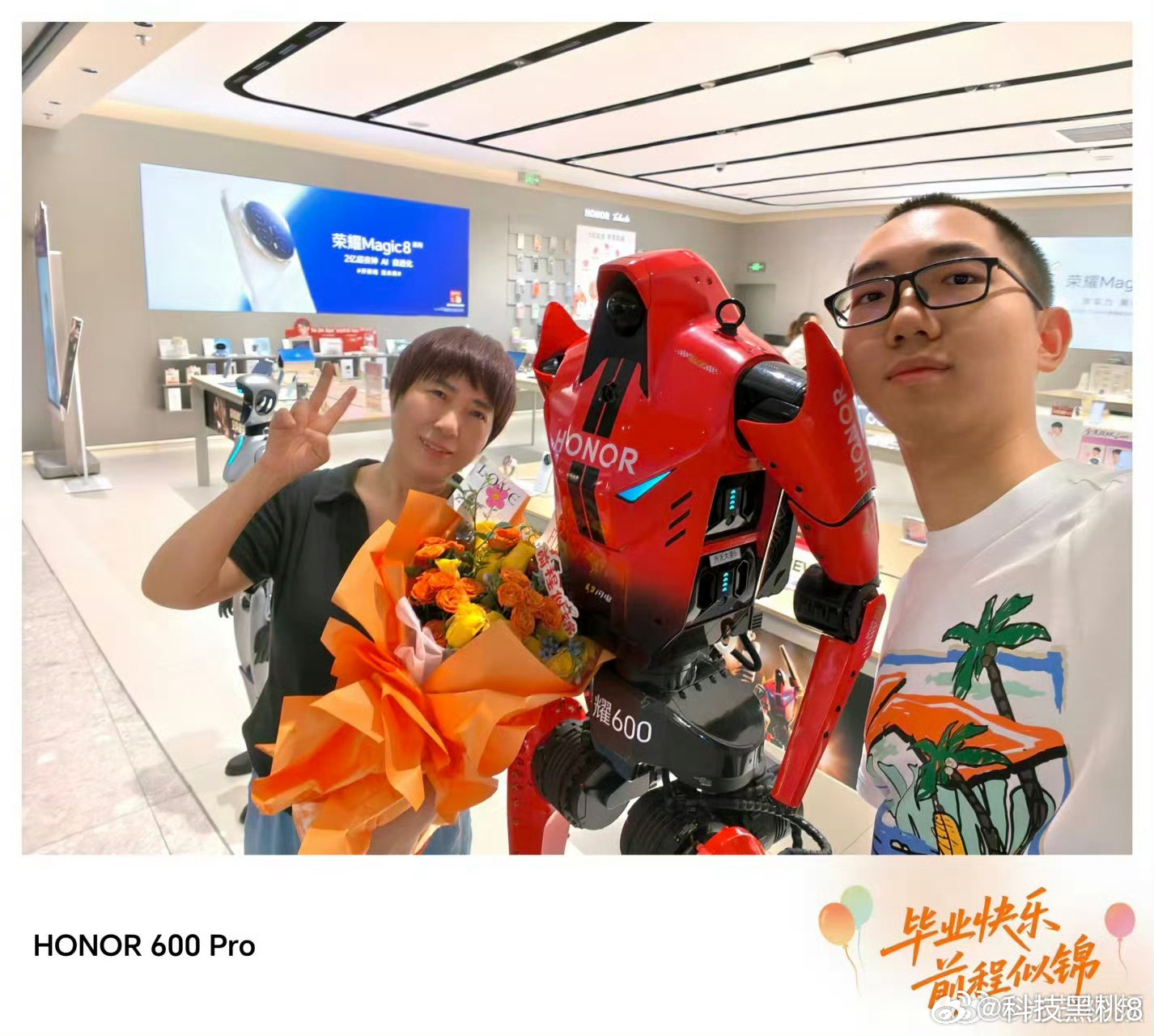 家长送荣耀600兑现600分承诺高考成绩出炉，重庆一名理科考生考到600分，兑现