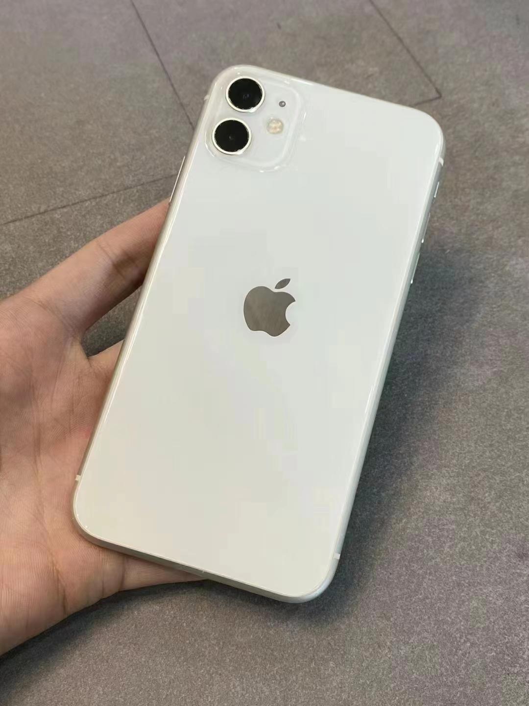 2024年了，还有谁在用iPhone 11？我是顶不住了，75%电池已经不行了，