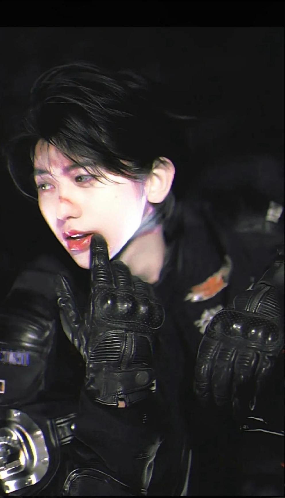 还有什么是蔡徐坤不会的 又被蔡徐坤帅到了 谁懂预告里蔡徐坤出现的一幕有多惊艳，预