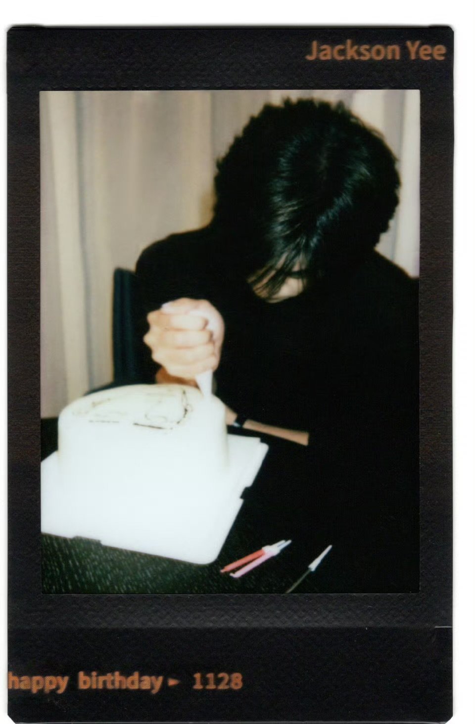 易烊千玺生日拍立得