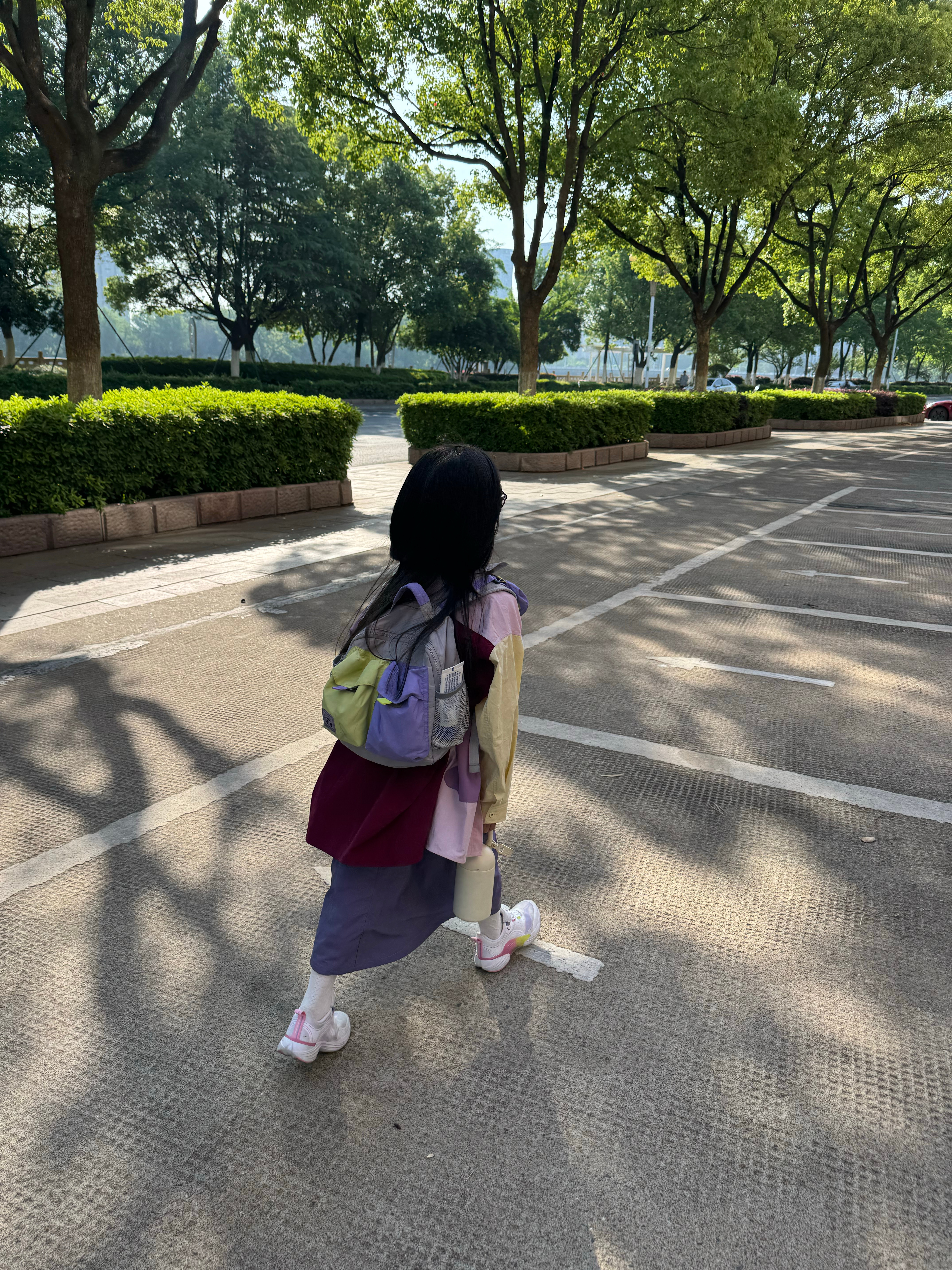 早安☀️发现舟山不太适合节假日去啊～！这个跨海大桥平时开着有多爽，这节假日堵着就