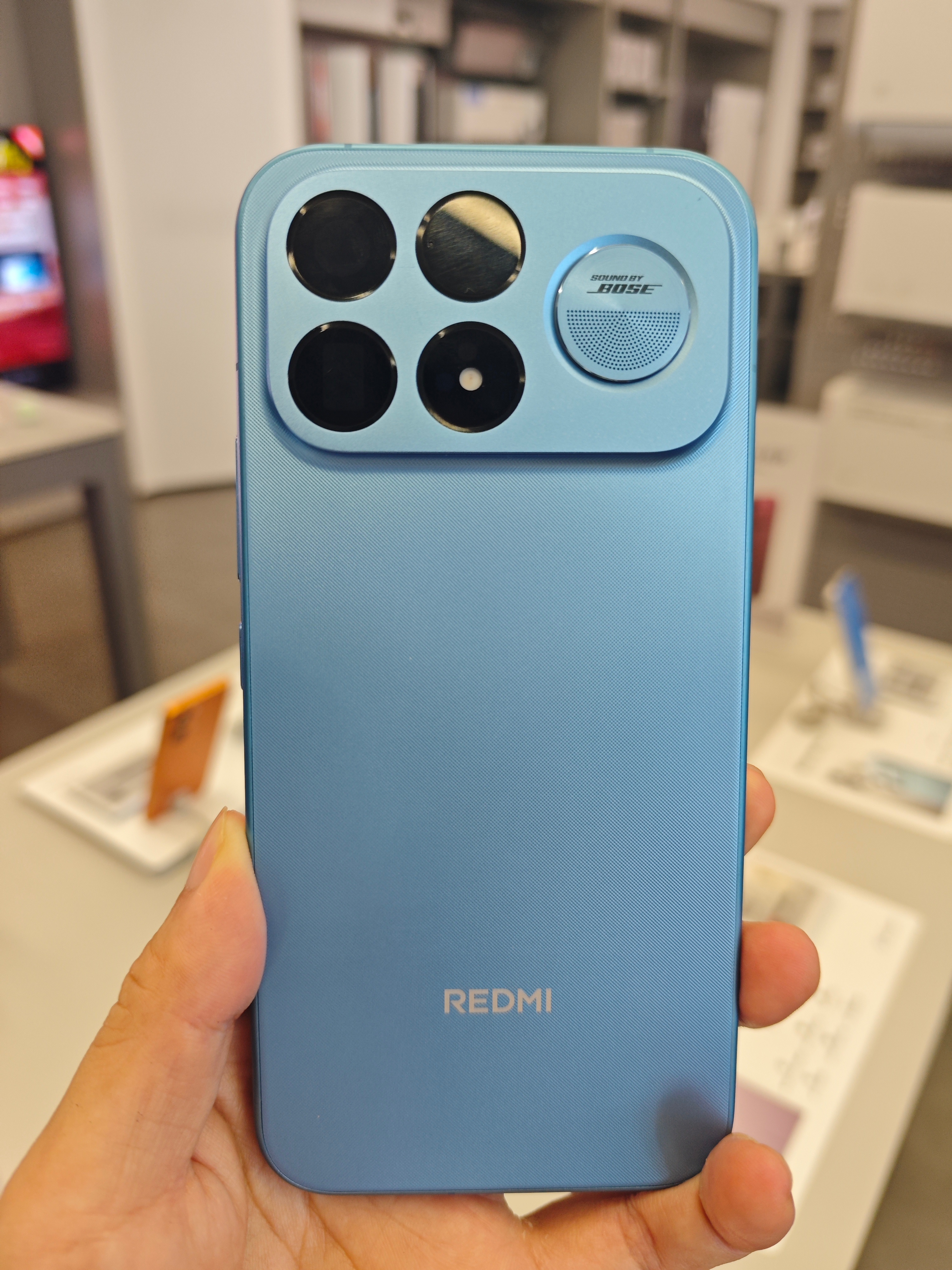 数码闲聊站 小米专卖店体验REDMI K100 Pro Max!流金白确实好看，