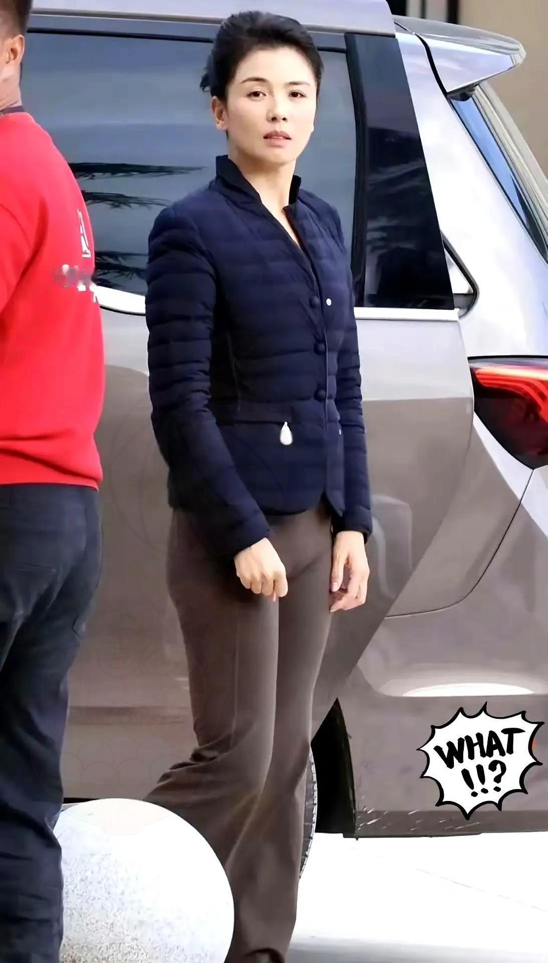 一条裤子把刘涛推上热搜，网友盯着她裆部看，比当年追债的银行还狠。

就因为灰色运