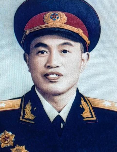 有一天，兰州军区司令皮定均在外视察，当路过一村庄时，发现几个十几岁赤裸身体的姑娘
