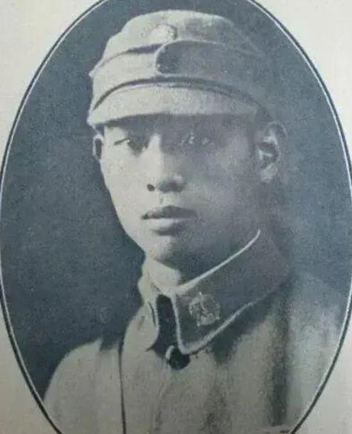 1939年国军营长被日军包围，师长大惊，连忙给他发报，让他突围，还说会派人接应他