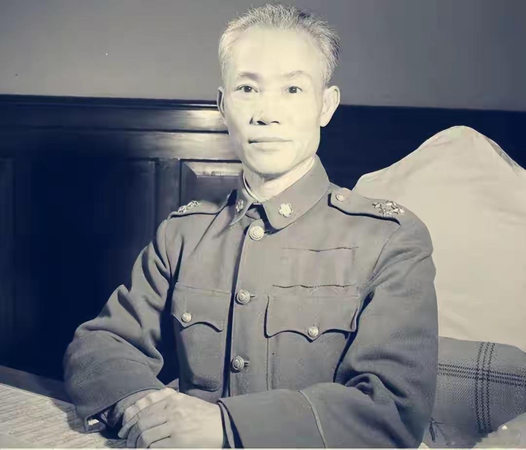 历史人物 国军将领里，陈诚是蒋介石的第一心腹、浙江i同乡、黄埔嫡系，行事风格、治