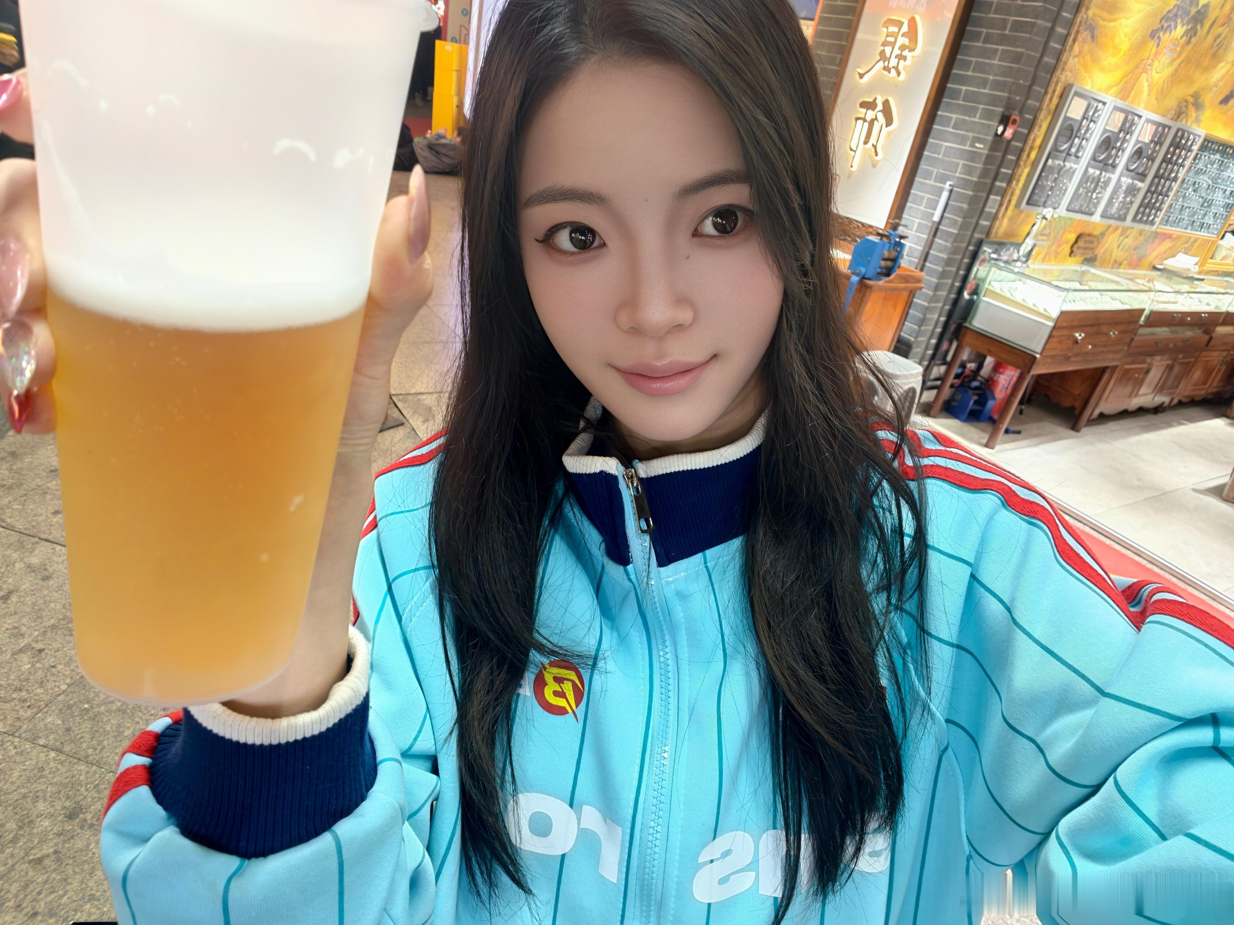 喝上青岛啤酒啦 ​​​