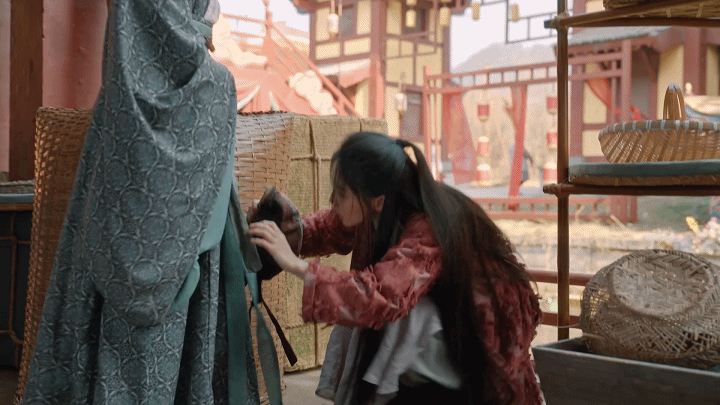 #谁家大小姐一出场就跑酷啊#真是没有想到这个画面会这么搞笑，我真的是越看越喜欢呀