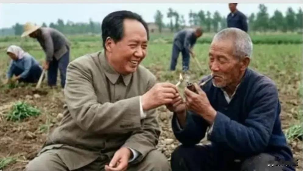 毛主席始终把人民放在心中最高位置，甘当人民的公仆。