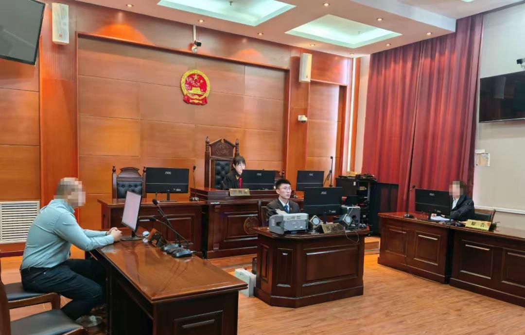 黑龙江大庆，男子和女子是一对情侣，两个人都喜欢网络游戏，在热恋的时候，男子一定要