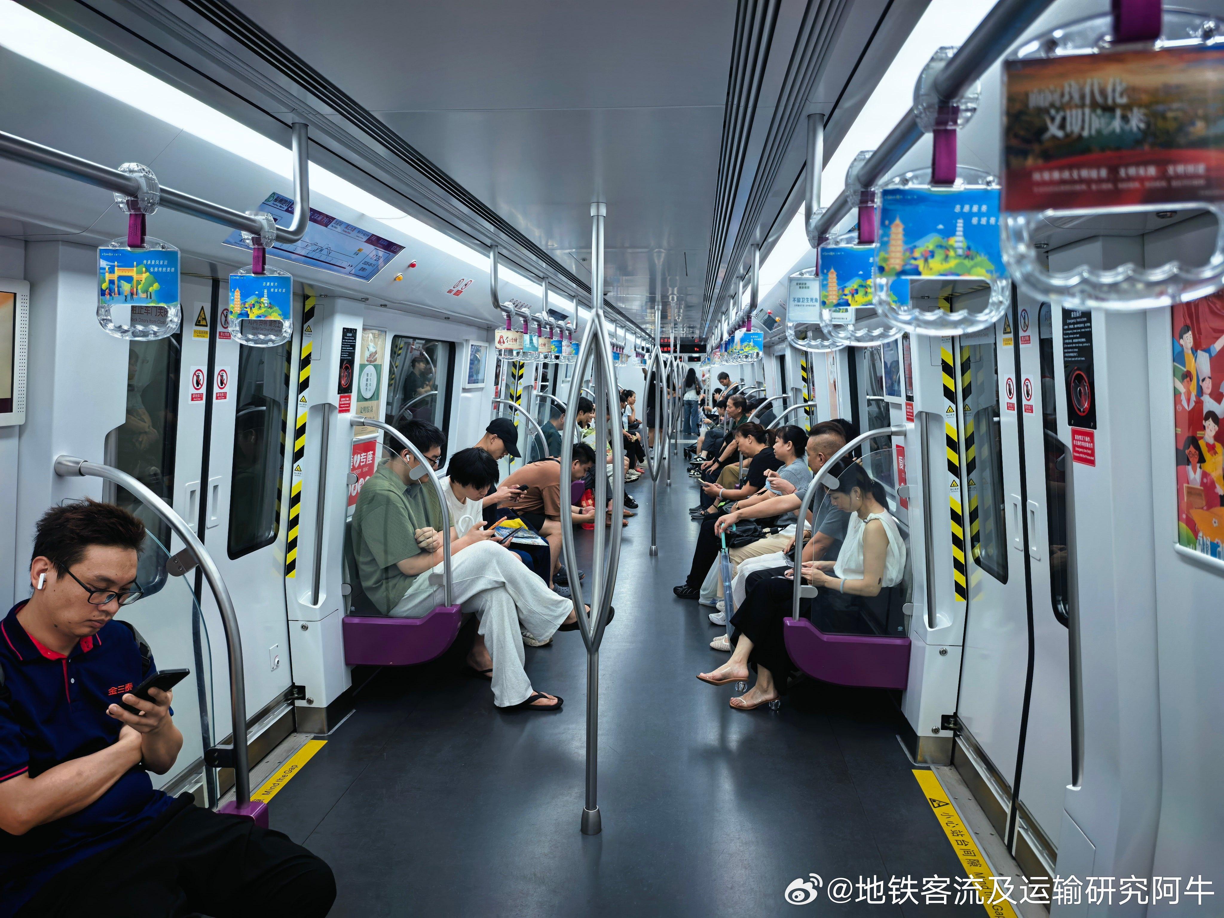 福州地铁投稿，今日（2026-08-15，周六，中到大雨）福州地铁5/2号线客流
