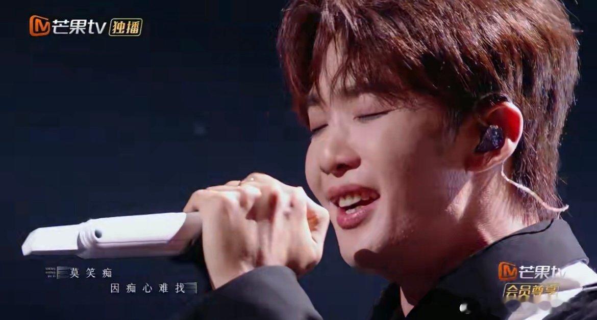 谁懂后期的脑洞！王赫野为贴合歌曲穿黑白配，专心演绎帅气串烧，没想到被后期赐名《醉