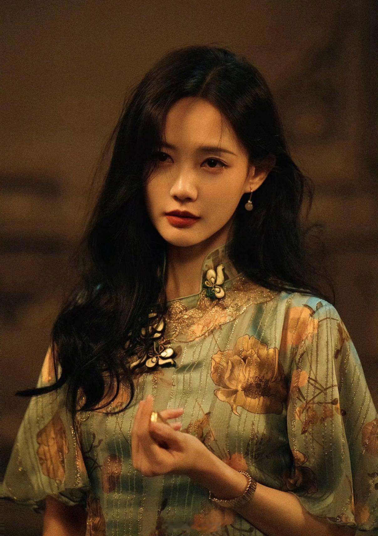 田曦薇李一桐恶女变脸田曦薇李一桐恶女演技 田曦薇恶女造型又狠又美，李一桐旗袍恶女