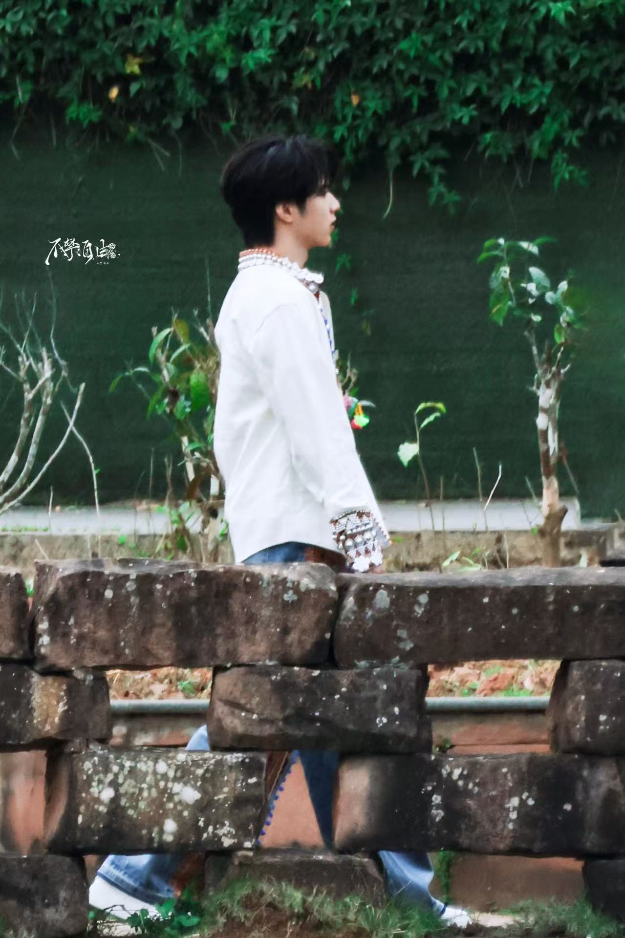 时代少年团西游2云南录制解锁云南限定新皮肤，少年们自带清爽气质，和当地的人文风光