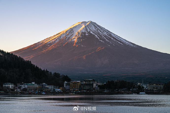 【#一58岁中国籍男子登富士山时死亡#】#警方回应中国籍男子登富士山时死亡# 富
