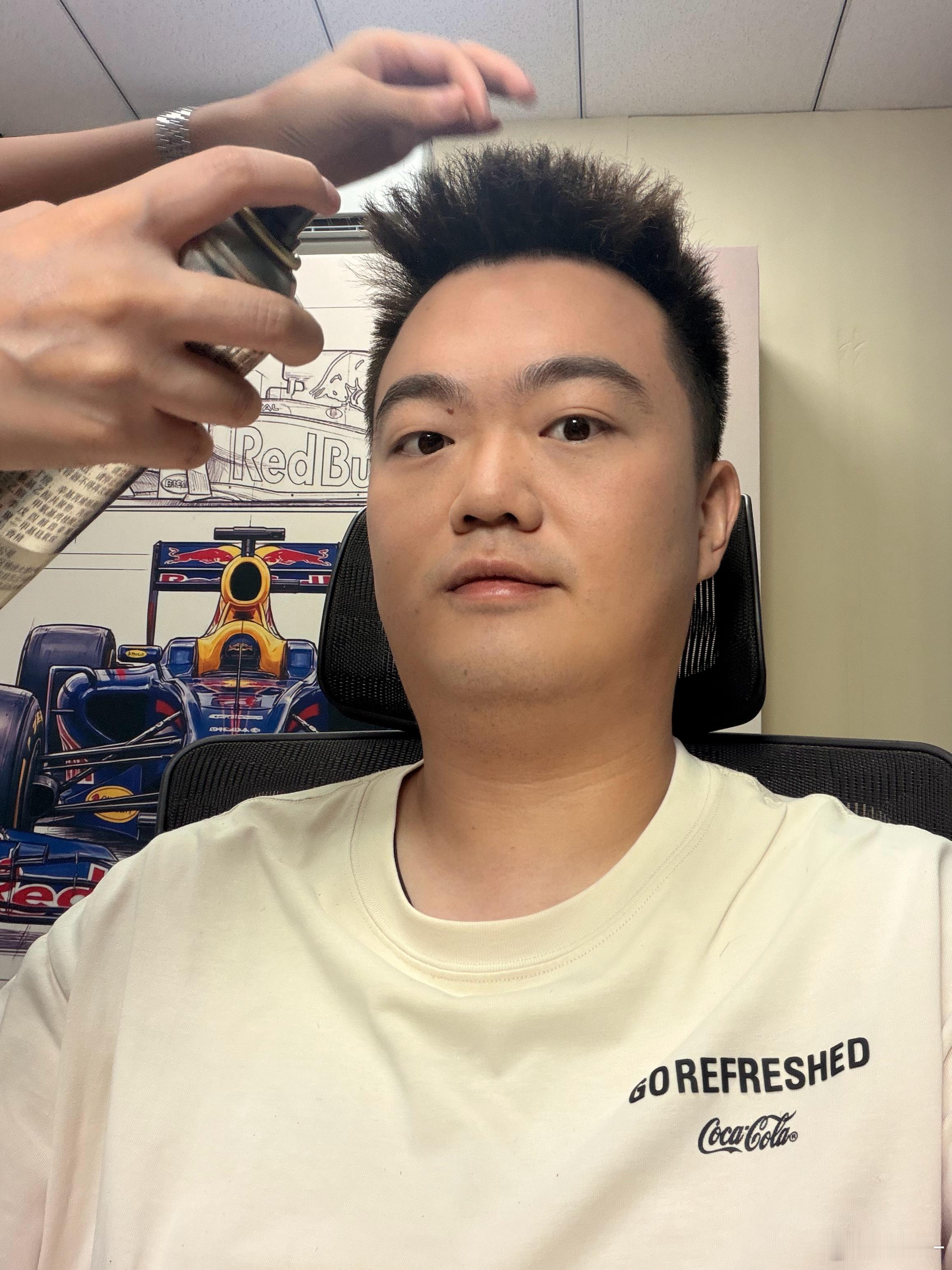 今晚懂车帝直播还安排了化妆好久没在脸上摸腻子了[doge] ​​​