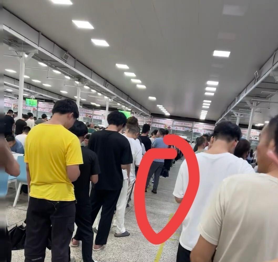 印尼电动车关税飙到50%那会儿，估计等着看中国车商翻车的人瓜子都备好了。
结果现