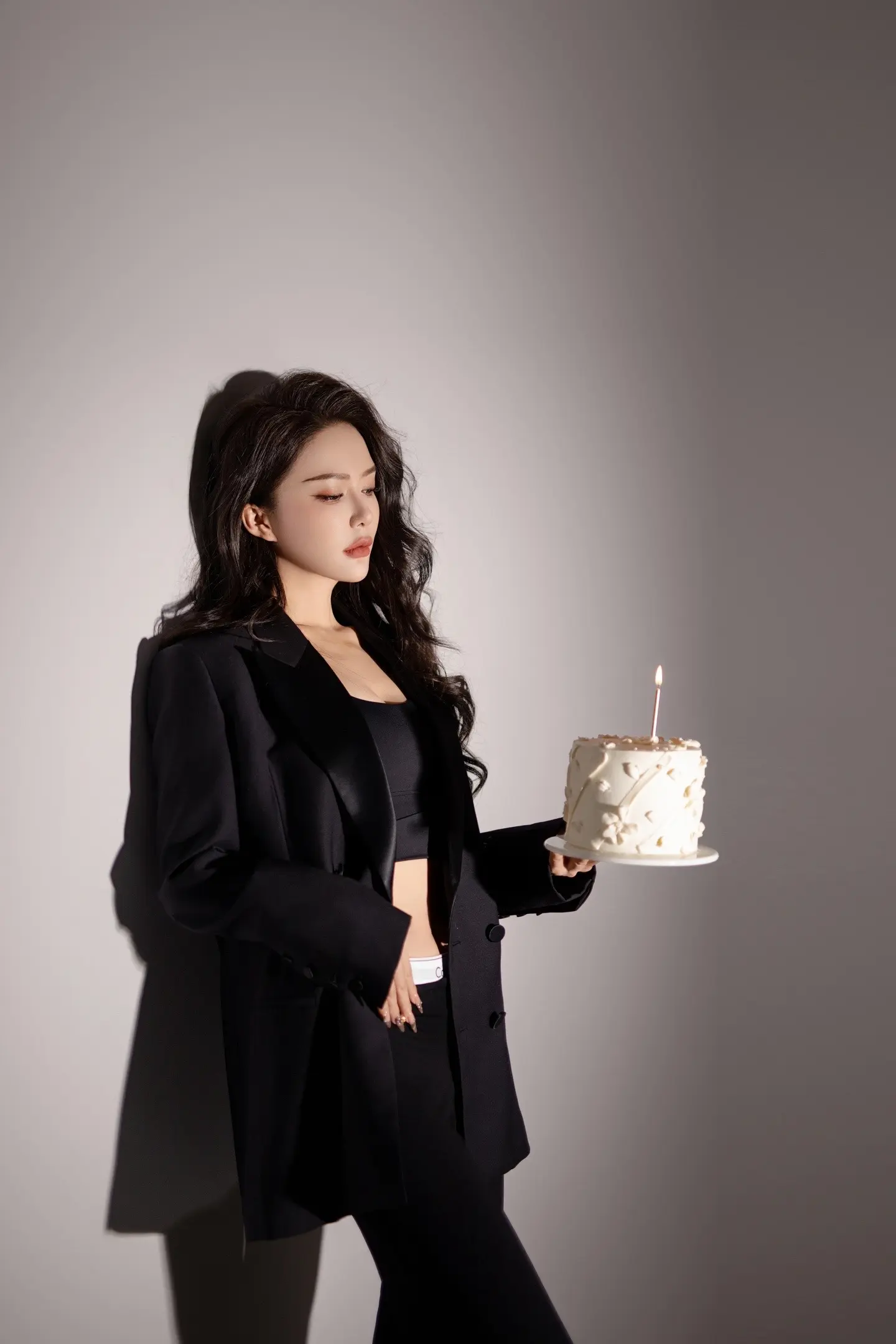 接受岁月洗礼，仰望生活的光。