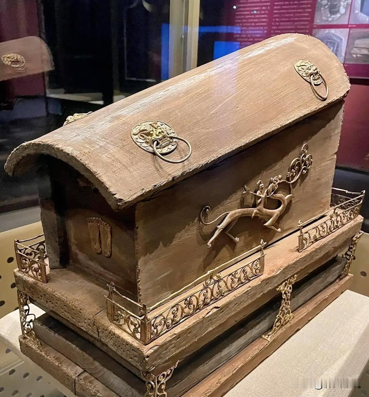 ·l
 
纯妃墓挖出两具棺椁！乾隆继后“借住”宠妃陵，皇室丑闻藏不住乾隆的狠
 