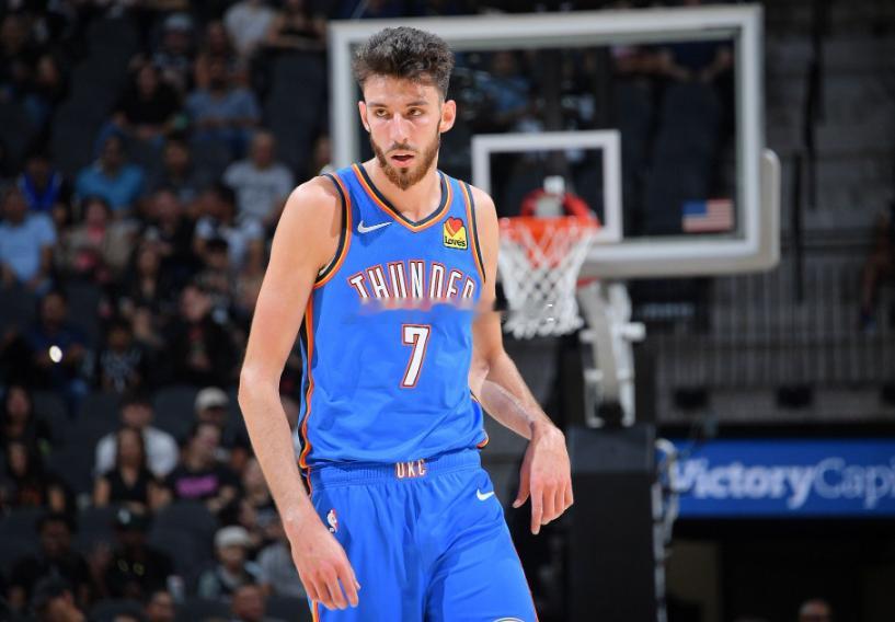 雷霆队客场以111-91战胜火箭。本场比赛霍姆格伦出战29分钟，拿到18分9篮板