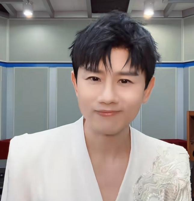 43岁张杰，给所有已婚男人提了个醒，那就是你可以分手，也可以跟别的女人结婚，可一