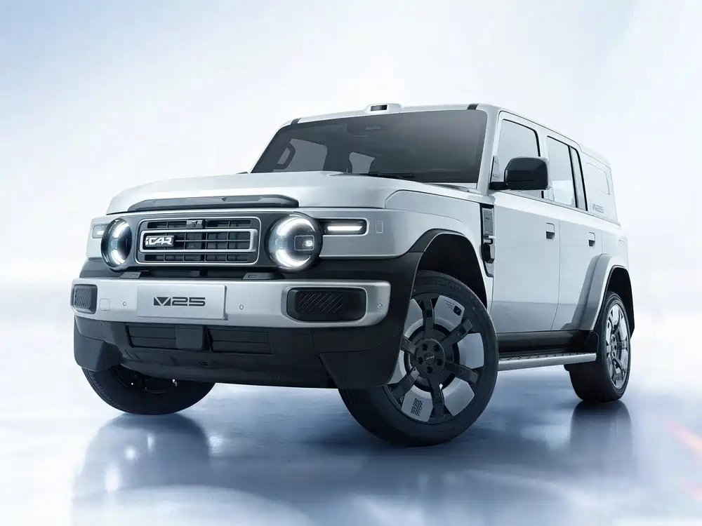 iCAR V25 在 2026 年 8 月正式首发上市，为品牌全新纯电硬派小型 